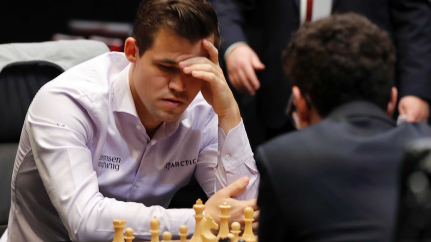 Magnus Carlsen at the tournament wearing jeans