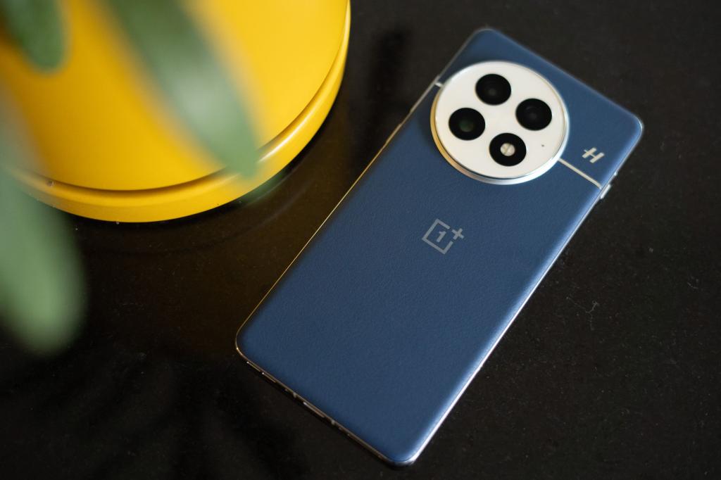 Exploring the OnePlus 13 and 13R Features and Pricing