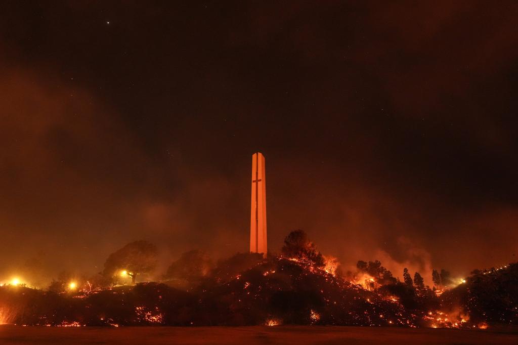 Firefighters on the scene managing the chaos of the Franklin Fire