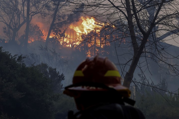 Smoke billowing from the wildfire in Pacific Palisades