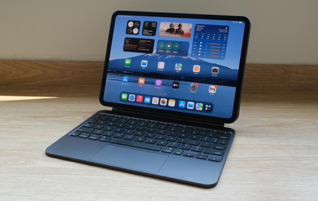 Apple's Foldable iPad Innovates with Creaseless Design and Size