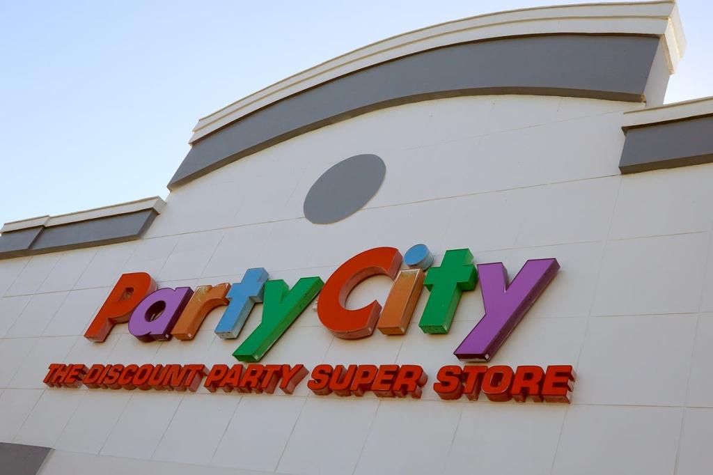 Former Party City employees and store closure notifications